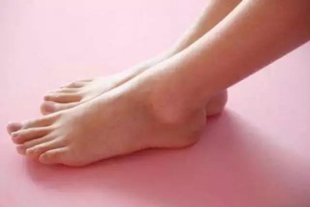 女人的脚看出命运,女人要看脚就知道命运是真的吗