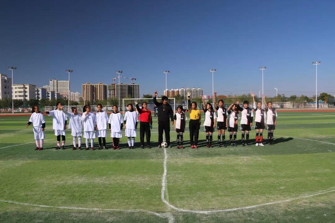 定边县东关小学足球队比赛视频,榆林市定边县第三中学足球联赛