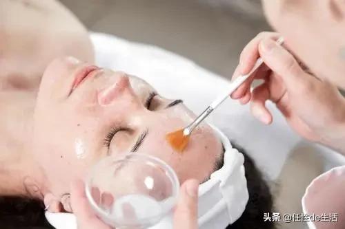 刷酸为什么避开脸颊,刷酸会垮脸吗