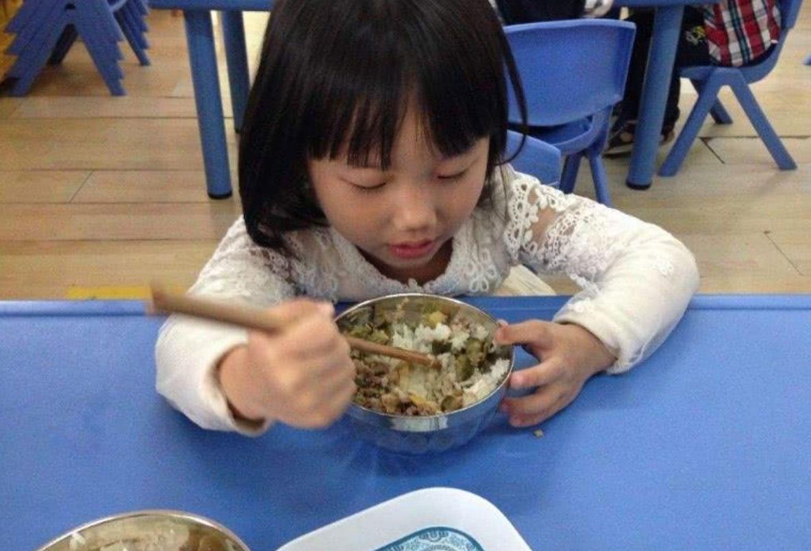 8岁孩子来大姨妈？家长就得注意了，暗示性早熟