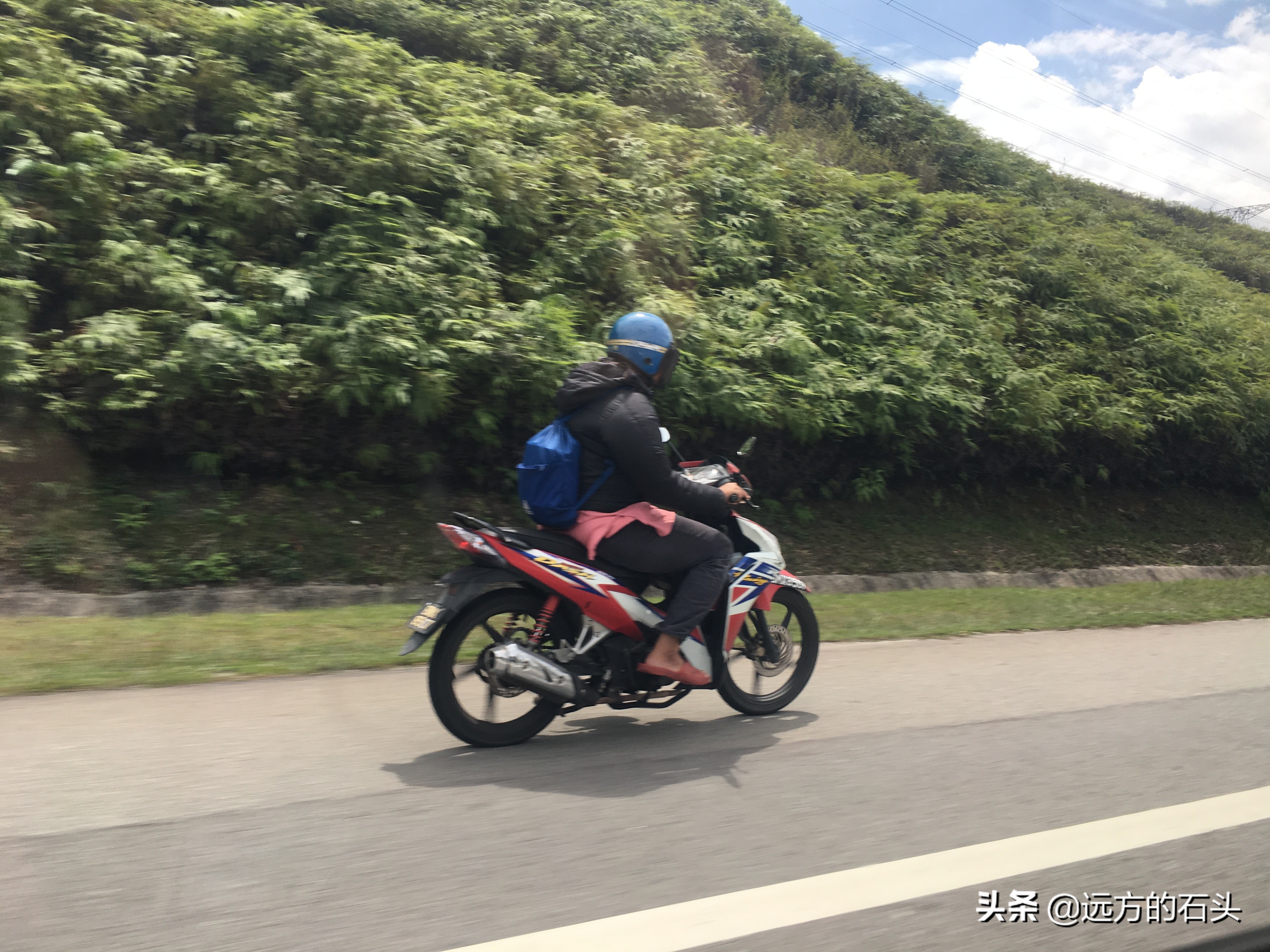 摩托车真的可以上高速吗,为什么摩托车出行很便利