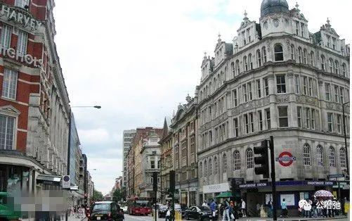 伦敦足球旅行,以足球为主题作品