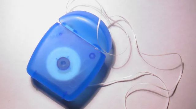 牙齿被牙签掏空了怎么补,牙签已经进到牙齿里面怎么办