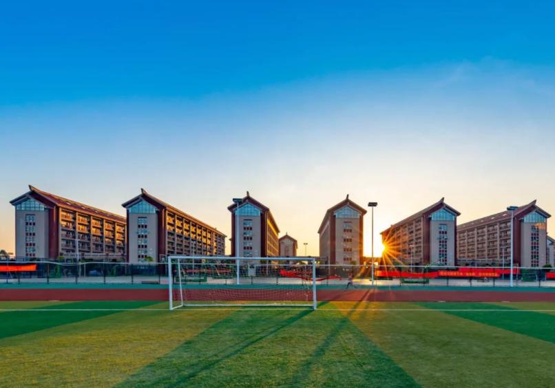 广西财经学院：资历比我浅的都升格大学了，为何我还只是个学院