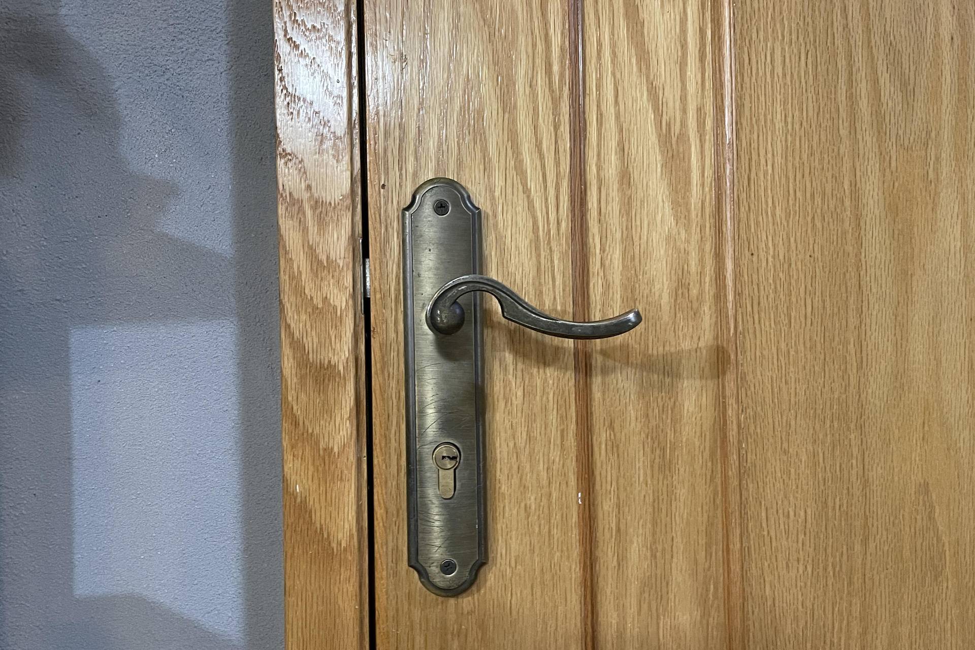 门锁测评老款门锁,指纹锁拆开测评