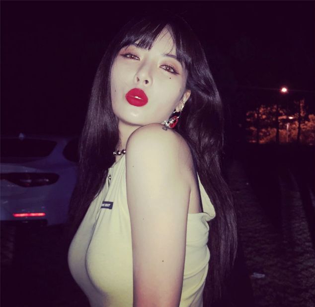 南韩小野马穿衣搭配 (韩国小野马穿白色裙)