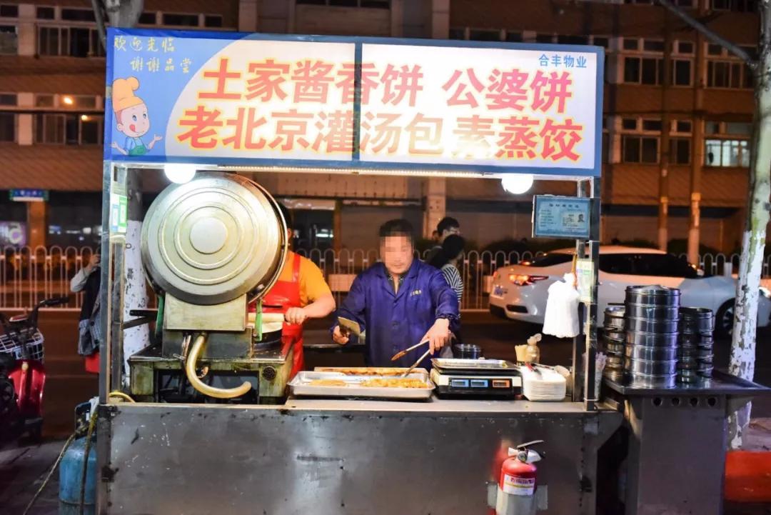 合肥安农大美食一条街是哪个门,合肥人气最旺的小吃街夜吃