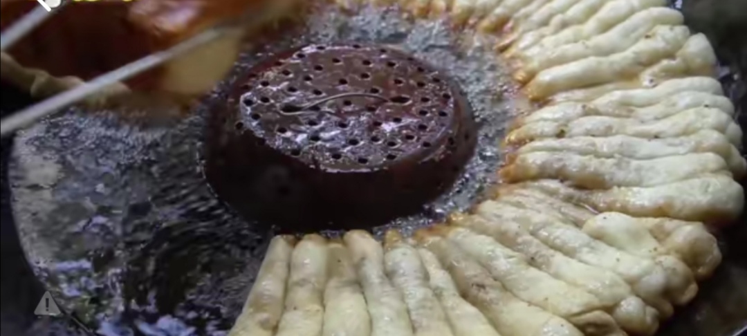 陕西大哥卖锅贴26年,陕西锅贴