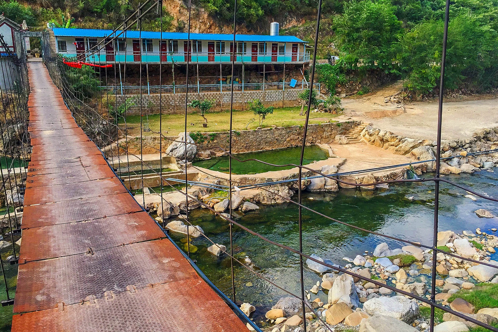 昆明天空之城附近泡温泉,昆明野温泉一日游