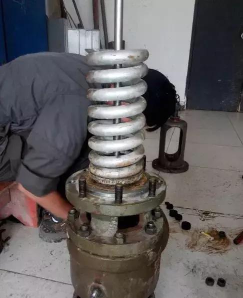 锅炉安全阀手动放气操作,锅炉安全阀起跳如何操作