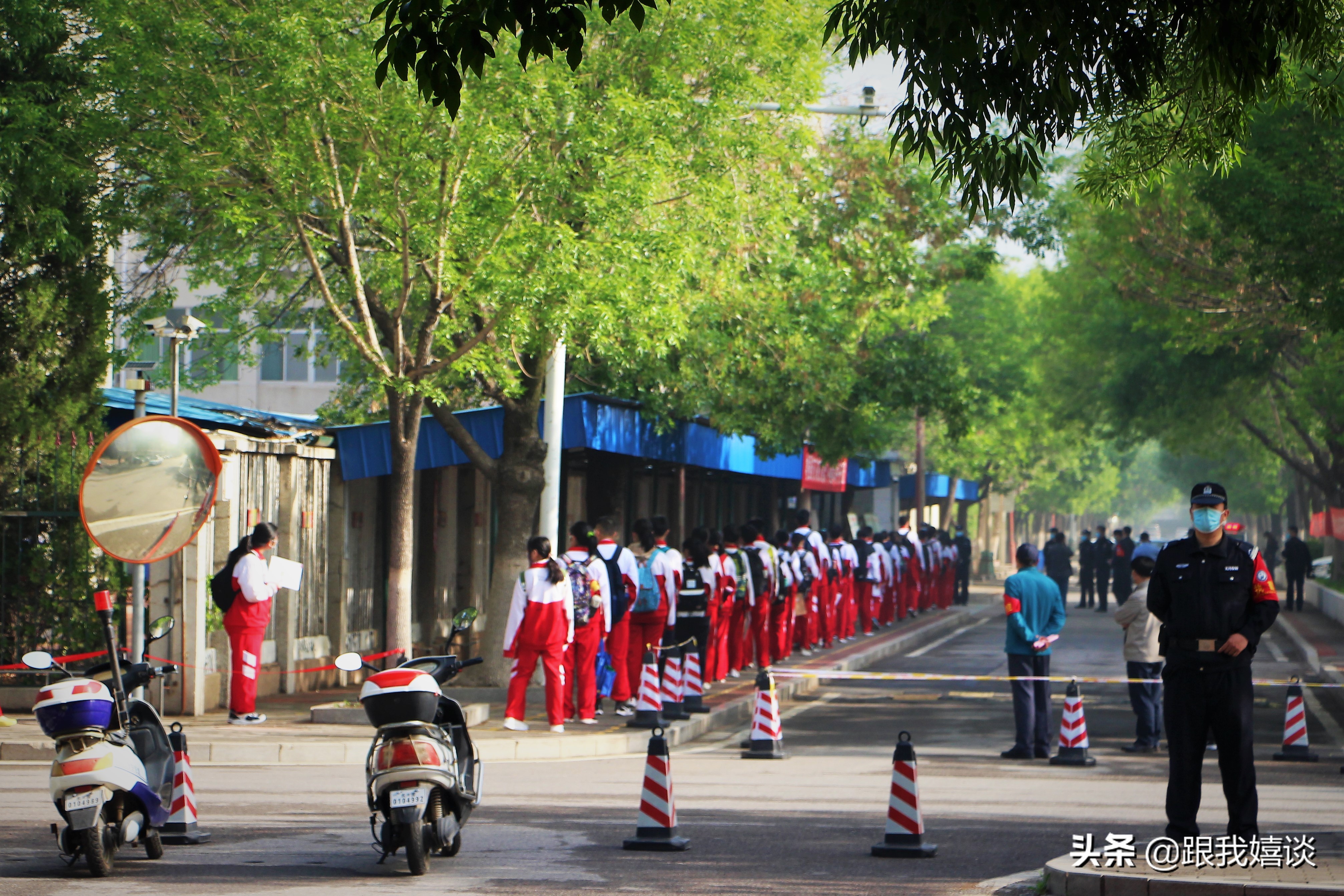 山东东营：全市初中毕业班今日开学，石大附中学生返校井然有序