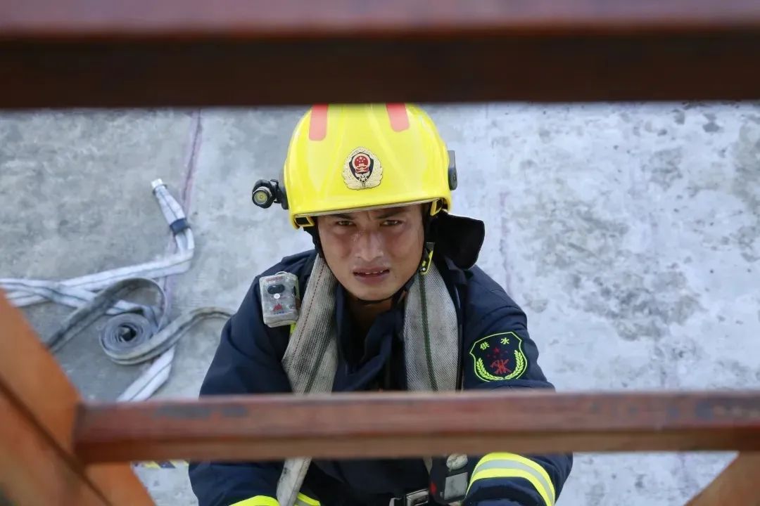 报告文学六：火焰蓝，盛开英雄之花——记贵港消防“全国青年岗位能手”王浩