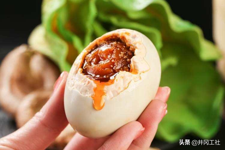 27岁女硕士百万身家创业失败,32岁女硕士被逼卖鸭蛋