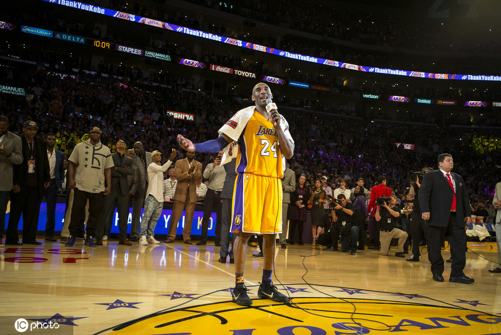 英语阅读|4年前的今天科比最后一战完美谢幕，DearBasketball科比用一生热血诉说对篮球的挚爱。初中适用