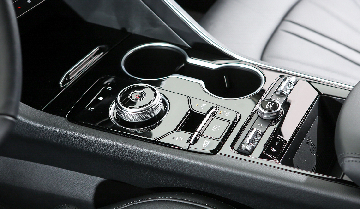 起亚k5是b级车吗,全新起亚k5高颜值运动帅气真香