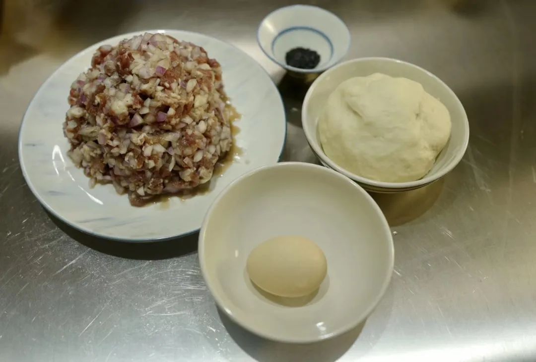 万人定闹钟早起云约早饭，为了去世界各地摆摊卖小吃做准备