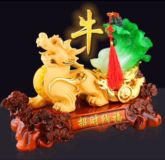 招财辟邪金色貔貅头像,背上有金元宝的貔貅招财纳福