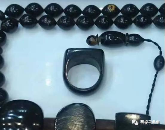 黑蜜蜡手串价格多少钱一克,最贵橘红色蜜蜡多少钱一克