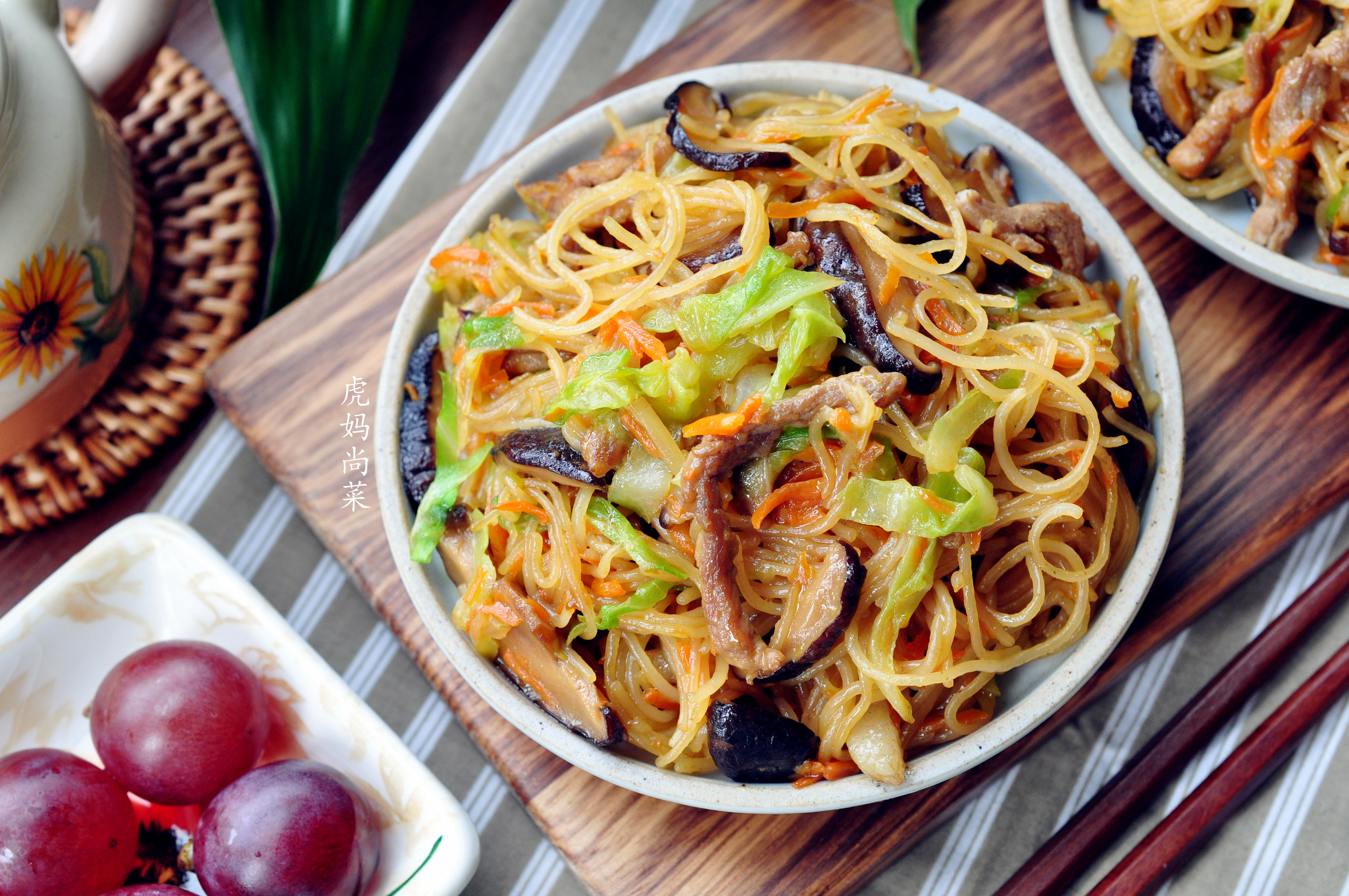 炒米粉，不用泡不用煮，直接炒就松散又入味，菜多香喷喷