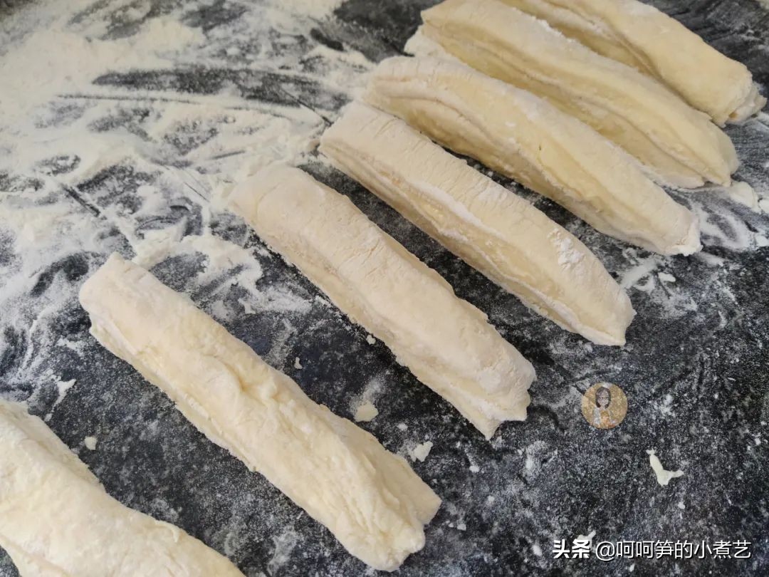 新油条怎么做酥脆松软完整教程,油条怎么做酥脆松软高筋面粉