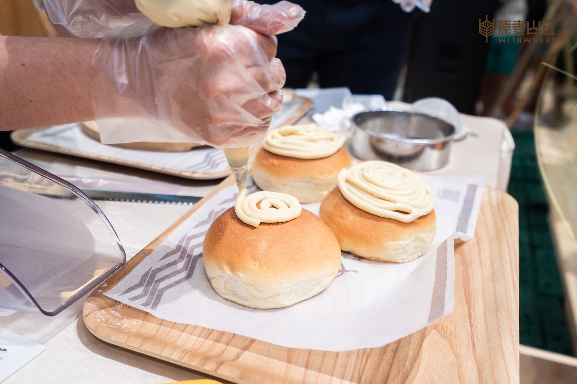 【原麦山丘天河城店盛大开业只能吃不能买疯狂来袭】