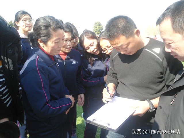 感谢有你，绽放美丽----望重中学隆重开展“庆三八节足球趣味赛”活动