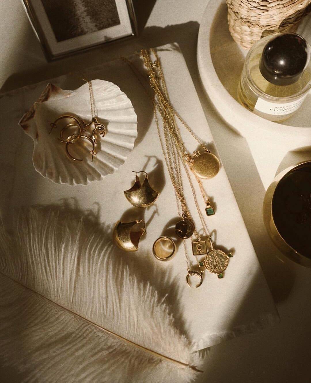 有时候质感就体现在小小的配件上，一件可以陪你穿梭日常的珠宝