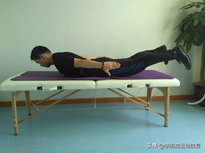 床上小燕飞锻炼颈椎,为何锻炼小燕飞腰还疼