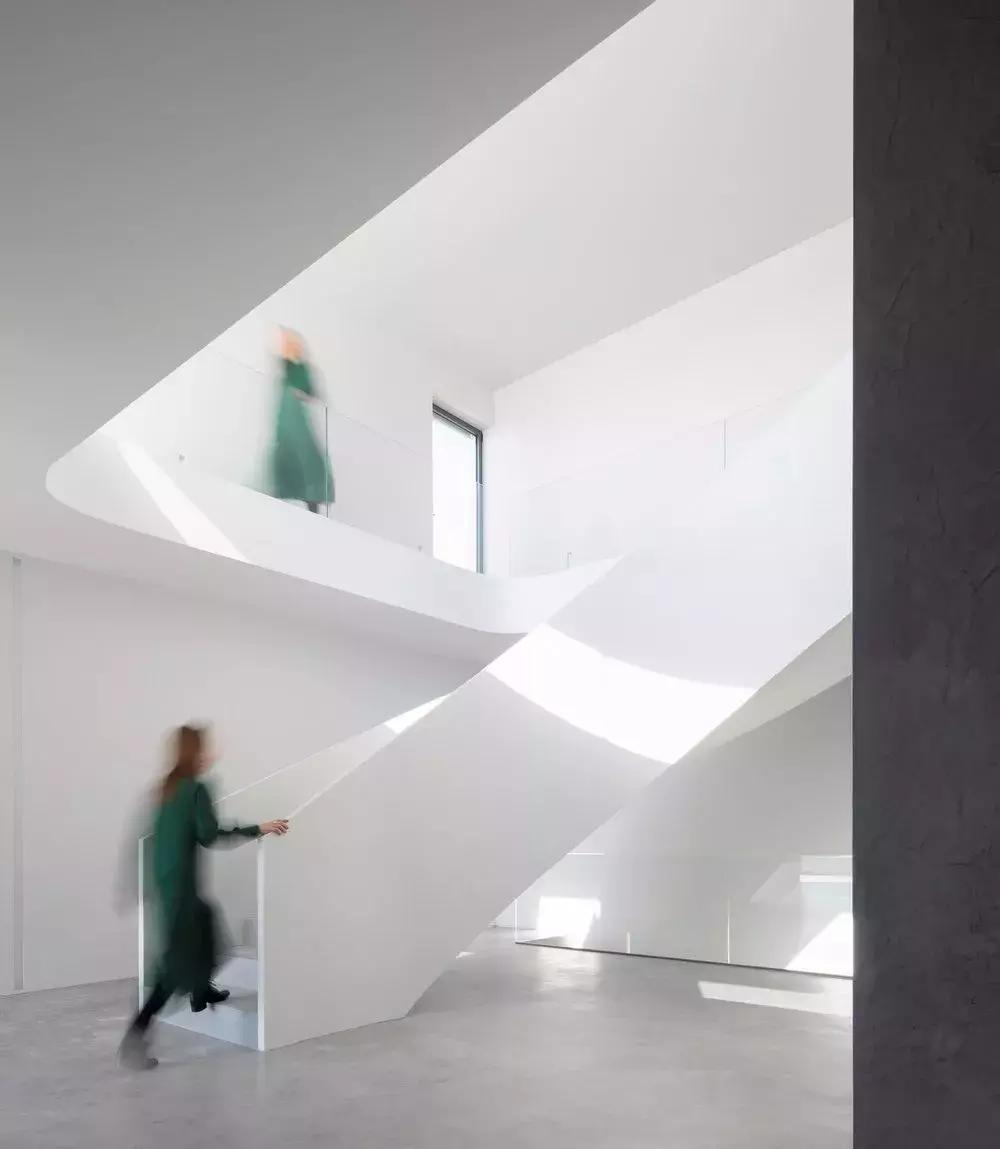 简单却又让人眼前一亮的装修,简洁的白色不简单的高级感