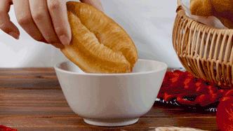 金灿灿的油条,金灿灿的油条一口一个爽爆了