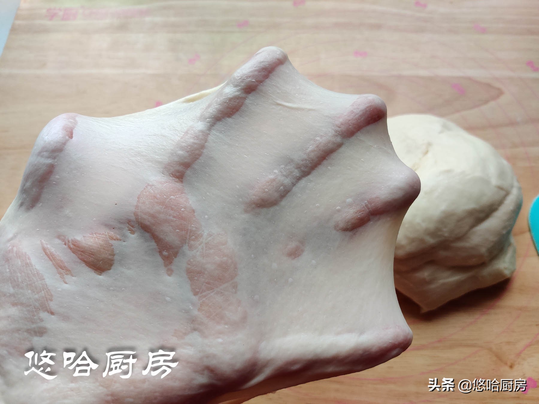 爱吃面包不用花钱买,香甜的松软小面包快快动手制作吧