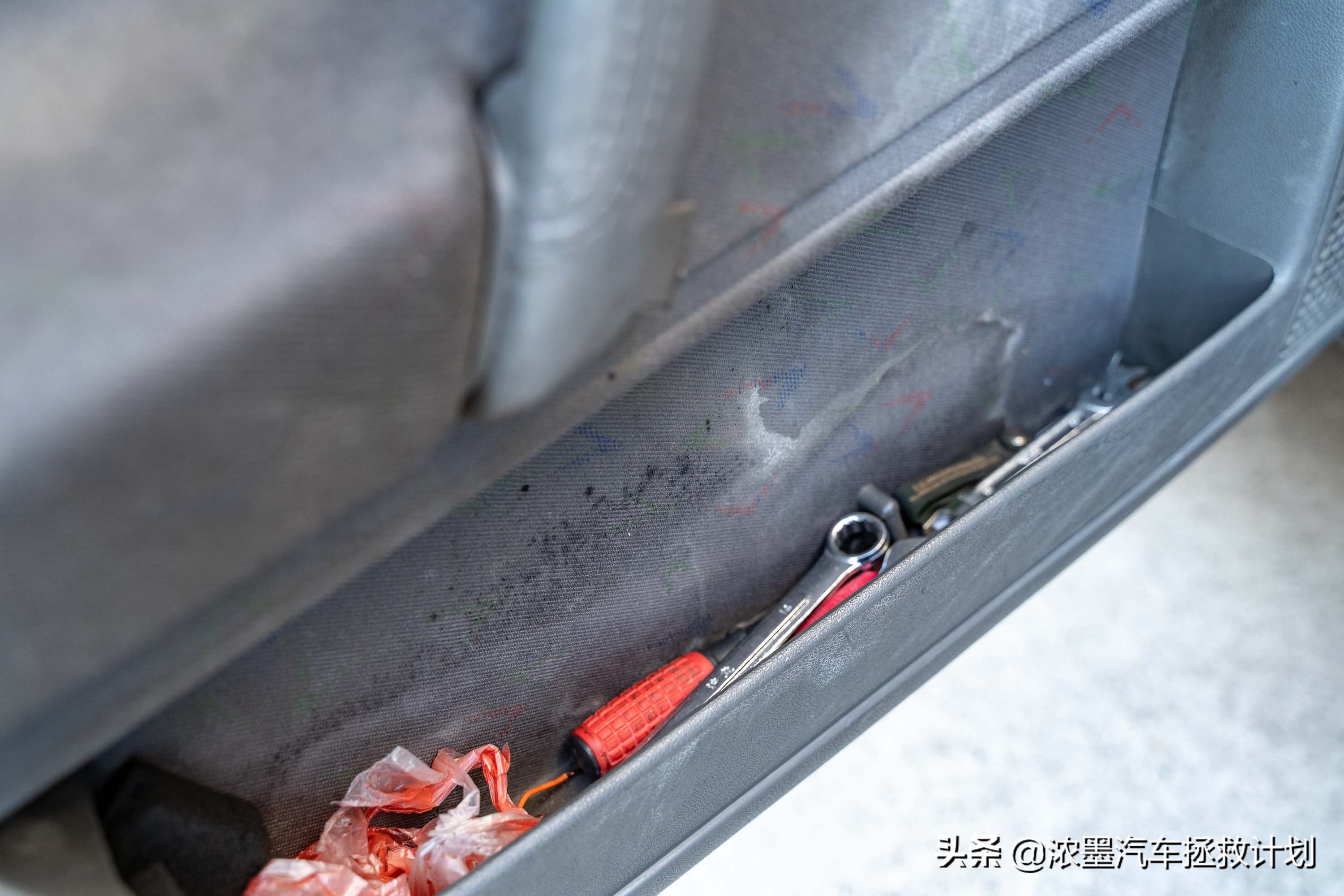 「妙手生花」重建一台战损级桑塔纳，带给它历经千般后的华丽重生