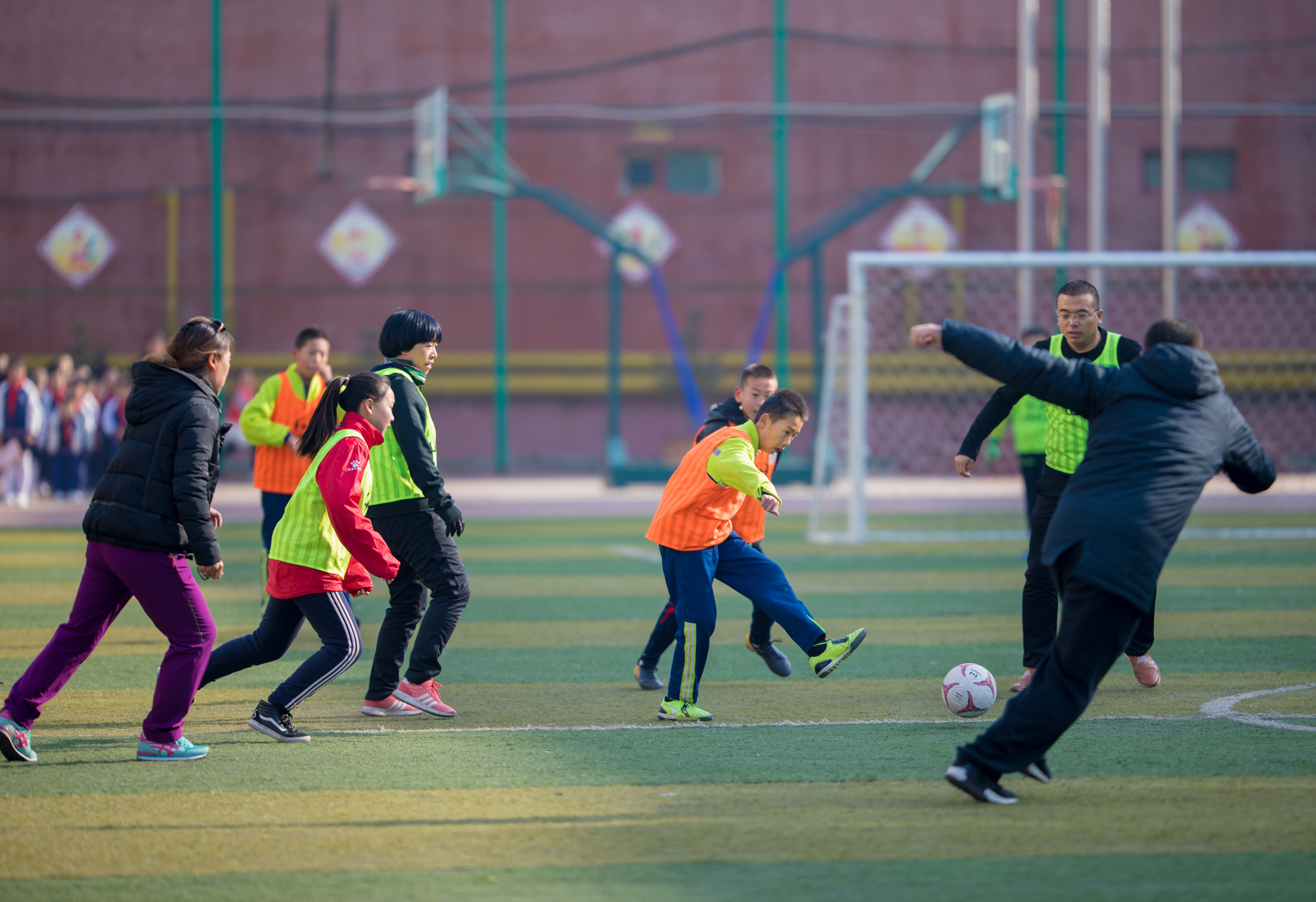 相约绿茵场追逐足球梦,相约绿茵场足球