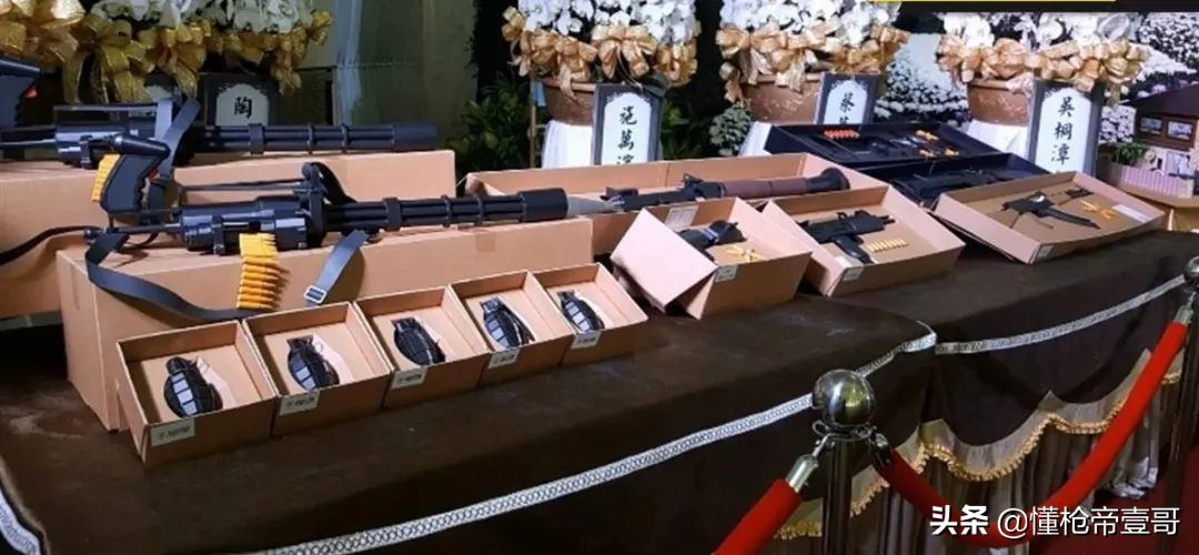 请脱衣舞女、祭品上加特林?为什么台湾人葬礼这么野?|轻武专栏