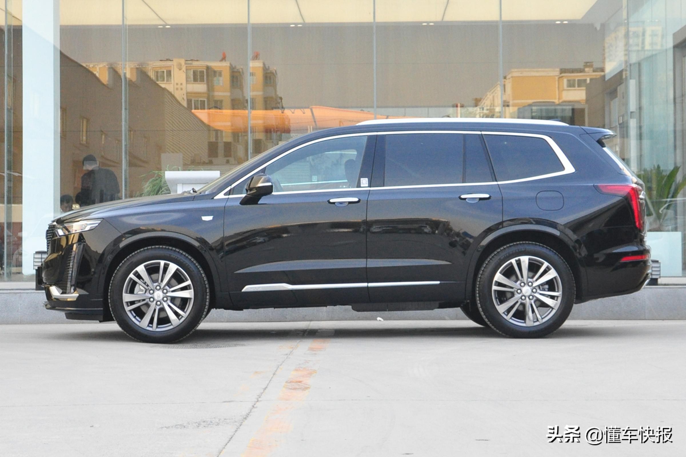 豪华大型三排suv,豪华suv凯迪拉克试驾