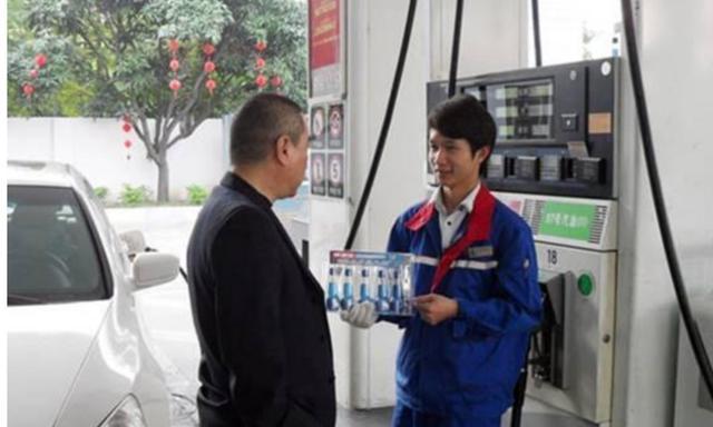 油箱打开为啥“回气”?加燃油宝有用吗?