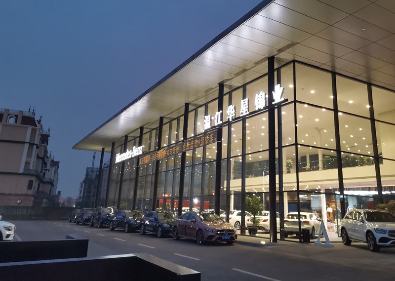 40多万买新奔驰刚发动就出故障,成都美女购买奔驰