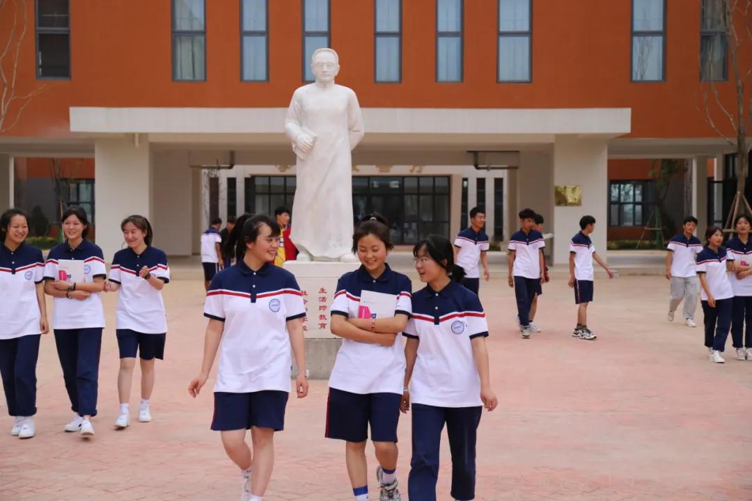 閫傚悎灏忓鐢熷湪瀛︽牎绌跨殑澶忚,鏍″洯澶忚鏂版