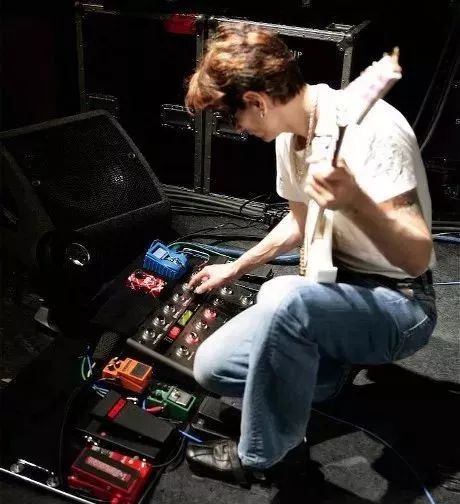 电吉他音箱怎样调beyond乐队音色 (音色好听的晶体管电吉他音箱推荐)