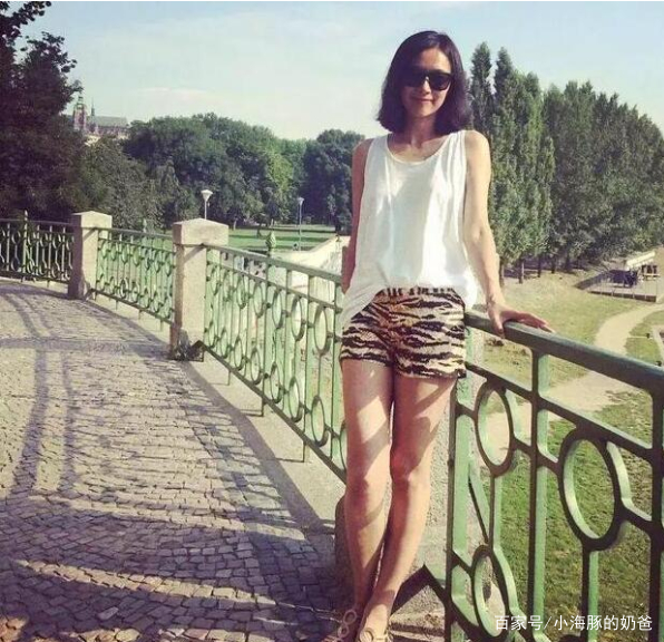 徐静蕾长高方法图,徐静蕾传授长高秘诀常伸懒腰