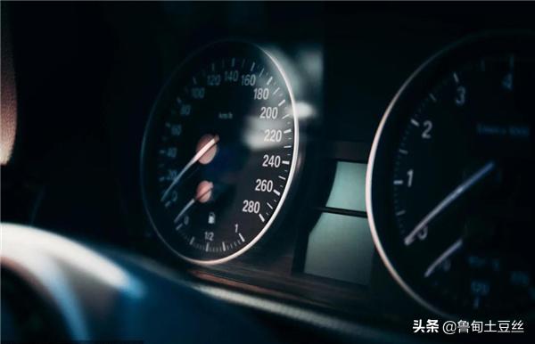 「毂锐驰」一台融入了JDM元素的宝马E93335i