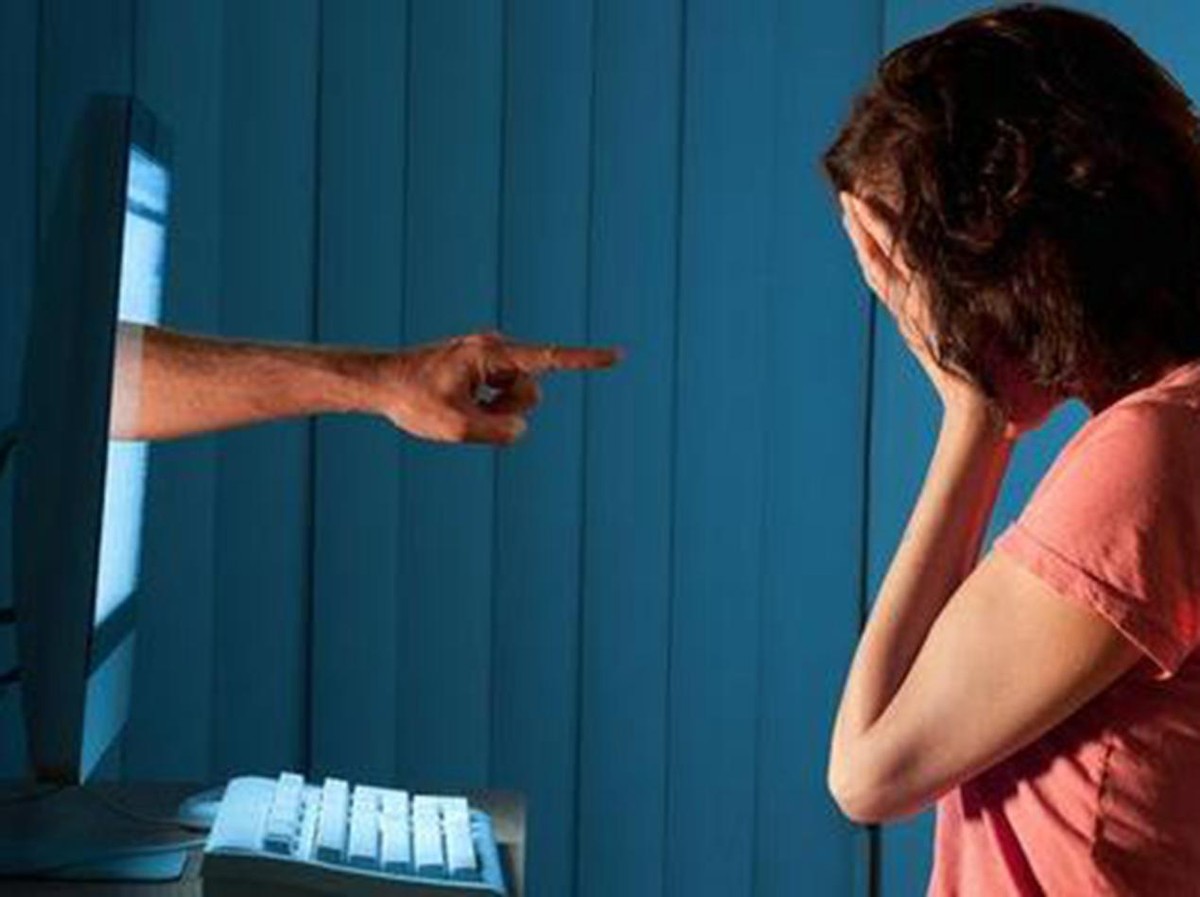 拾金不昧也是错？大学男生写英文失物招领，校友怒骂：崇洋媚外