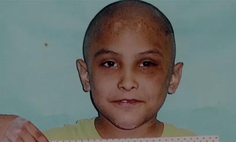 美国六岁男孩被父母虐待,美国继母虐待9岁男孩