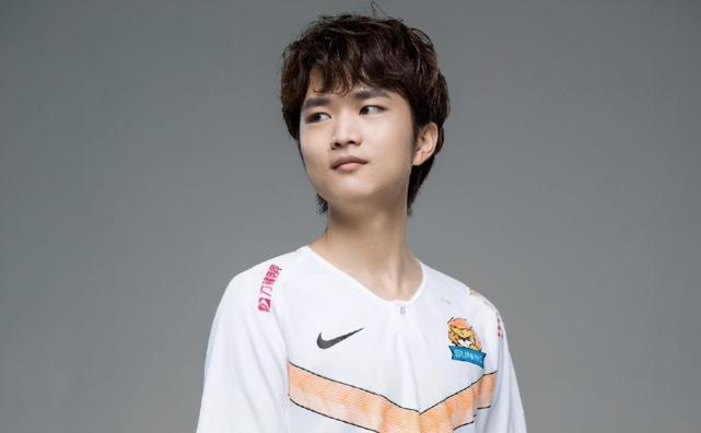 戏真多!焕烽当众给好友打字:陪我去一趟医院,我要看脑子