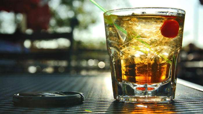 怎样在酒桌上看一个人的人品,酒桌上最能看出一个人的品质