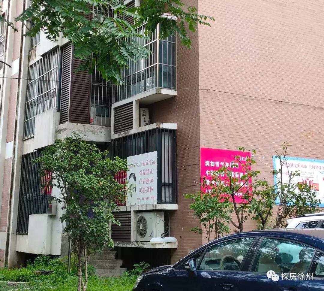 这个小区有点酷！门面全靠保安大爷撑起来，实探后竟发现...