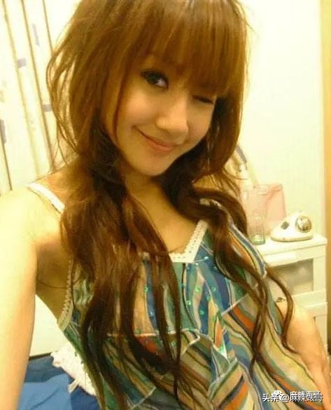 老公夜会嫩模转1万,小S却一个包背10年,这婚姻好不好她不知道?