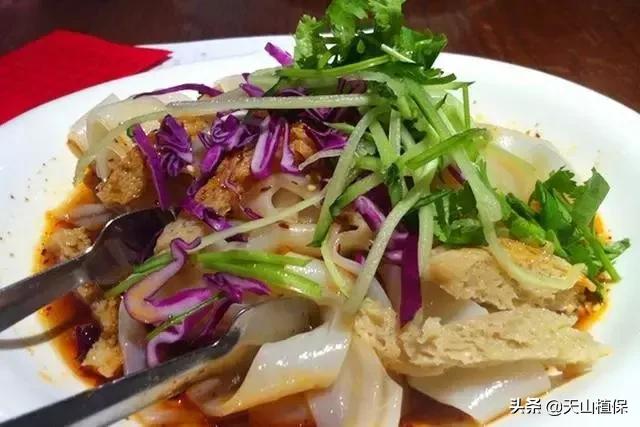 新疆凉皮子的制作方法教程,水晶凉皮和绿豆凉皮子的做法