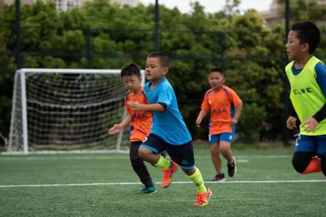 足球的魅力可以迷倒任何一个人,足球最美的魅力