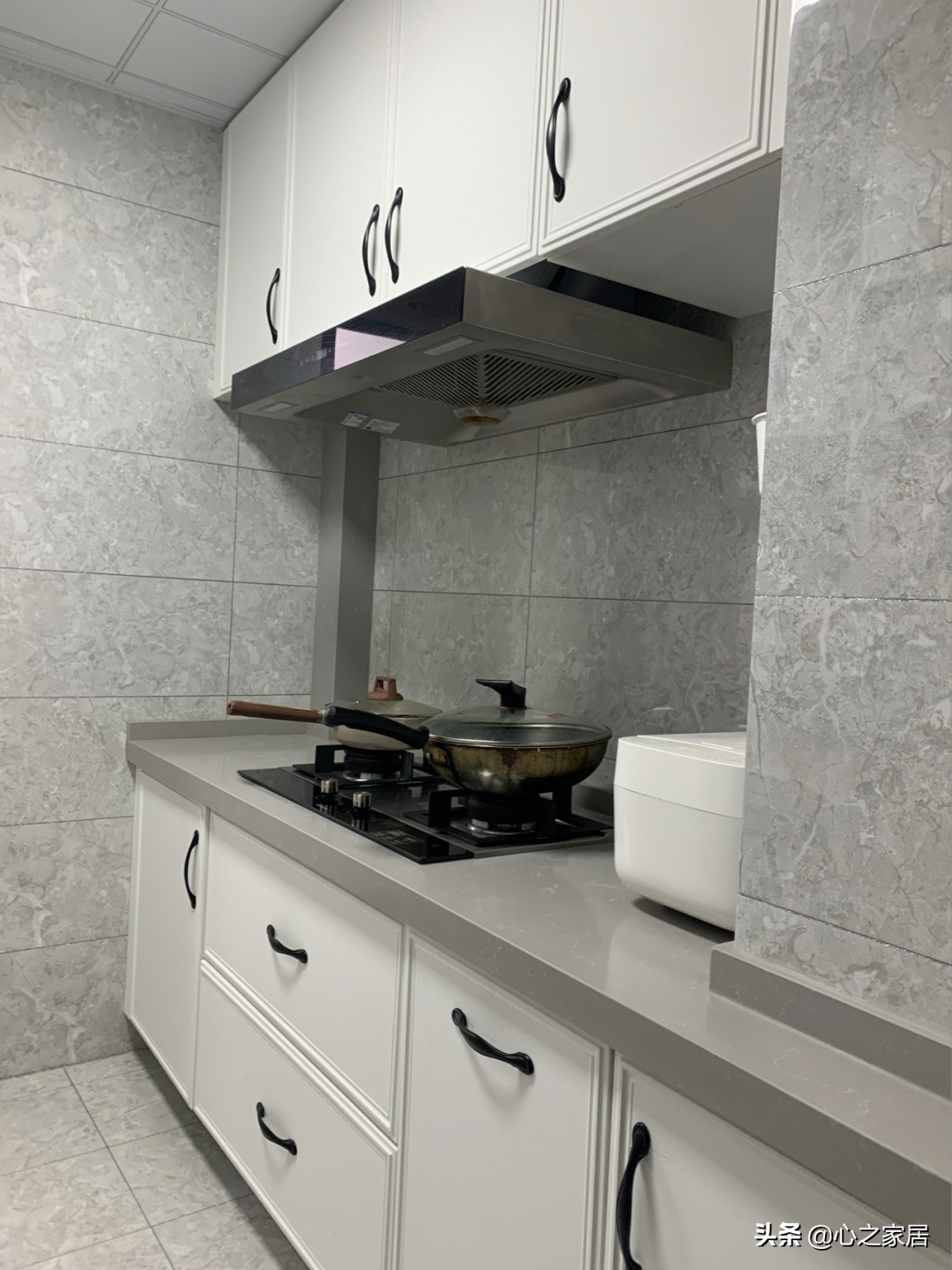 85平两室一厅电视墙,85寸电视小背景墙